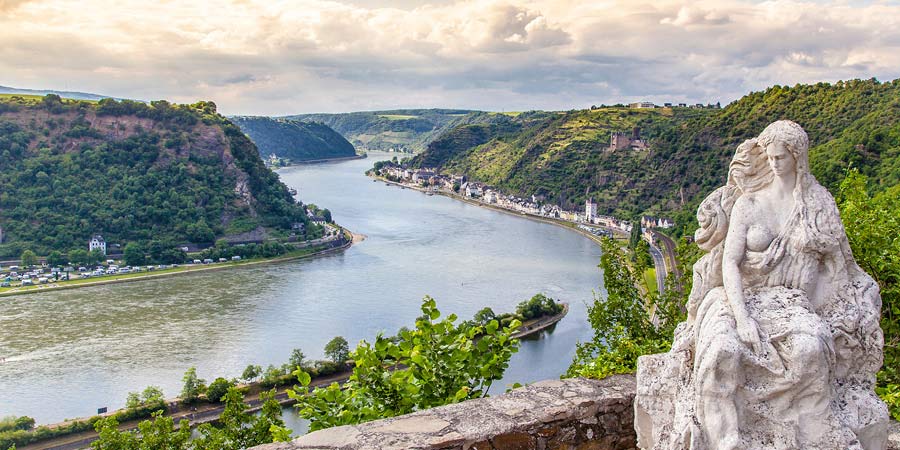 Cruising along the Rhine Gorge